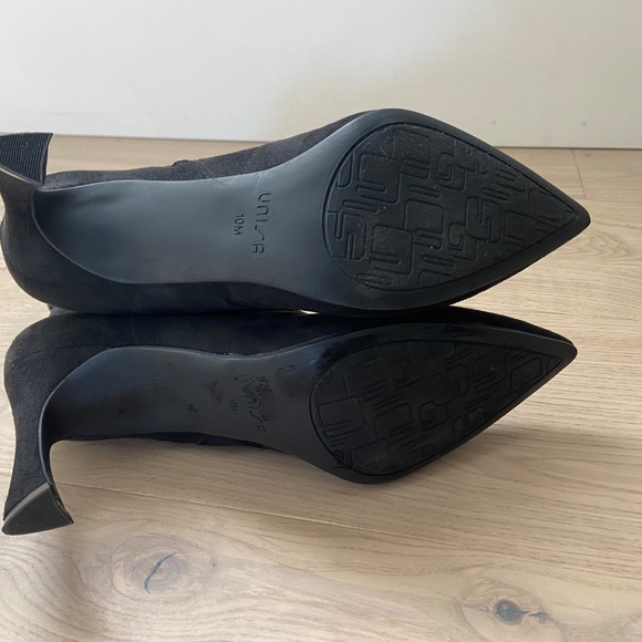 Womens Simmone Black Suede Ankle Bootie - Picture 4 of 4